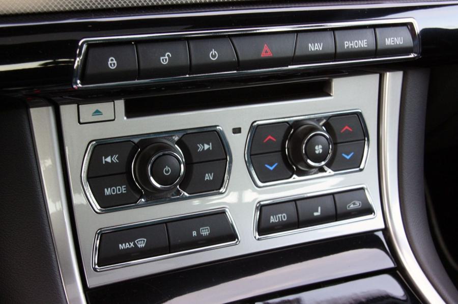  Jaguar XFR 2012 года  (фото 13 из 46)
